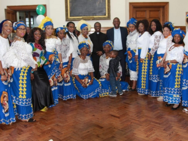 A cross section of members of the Catholic Women Organisation join Fr Cornelius Nwaogwugwu and Archbishop Jude Thaddeus Okolo for a photo.